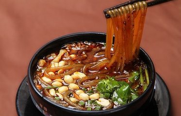 成都小吃肥腸粉搭配“鍋盔”，一個鍋盔3兩肉！